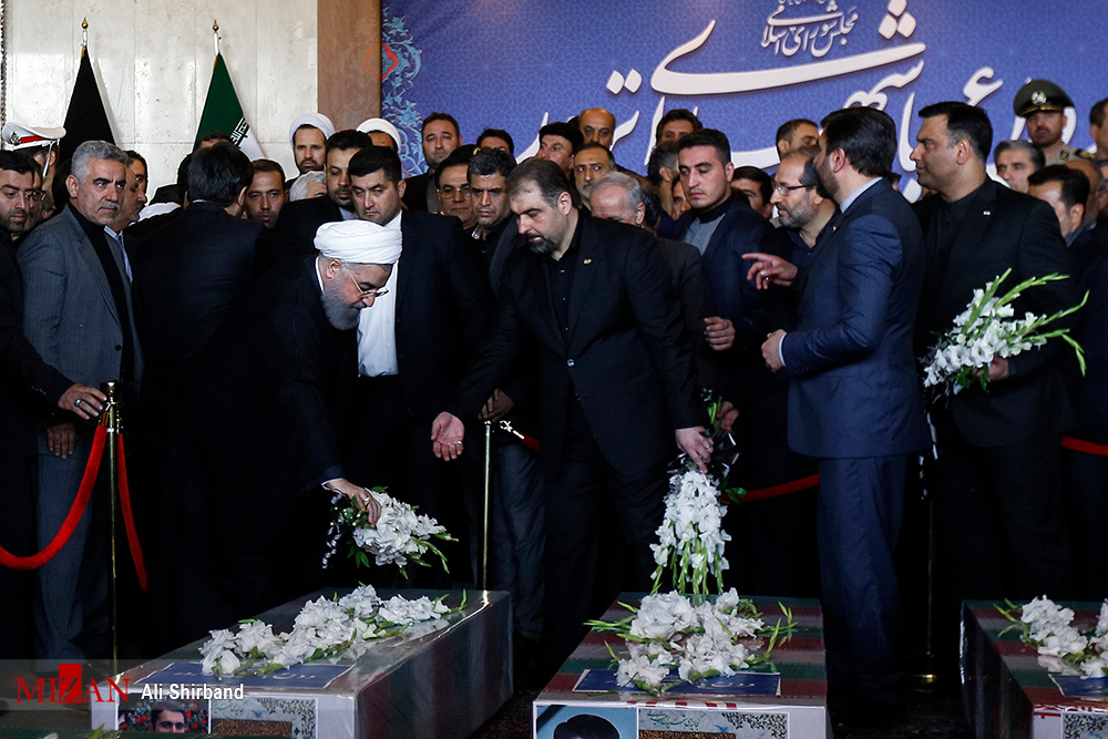 حسن روحانی در مراسم تشییع پیکر قربانیان حادثه تروریستی تهران
