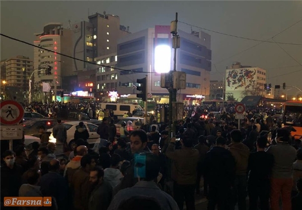 یکی‌از خیابان‌های پایتخت در یک‌شنبه شب 