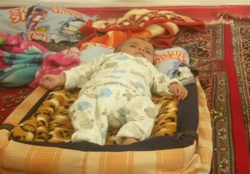 مرگ نوزاد ۴ماهه به‌دلیل کمبود کانکس در مناطق زلزله‌زده کرمانشاه