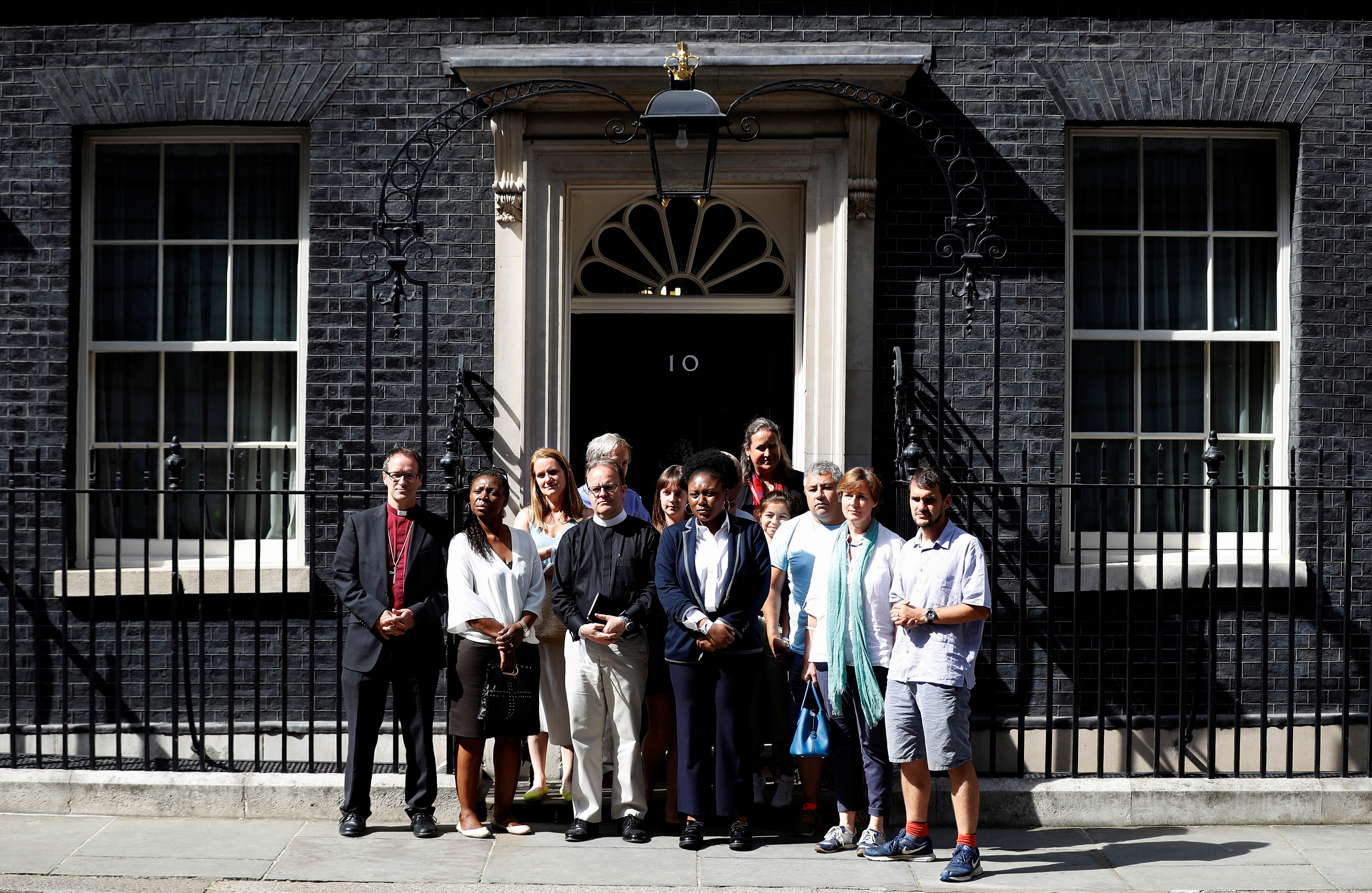 دیدار ترزا می، نخست‌وزیر بریتانیا در دفتر خود با رهبران معترضان