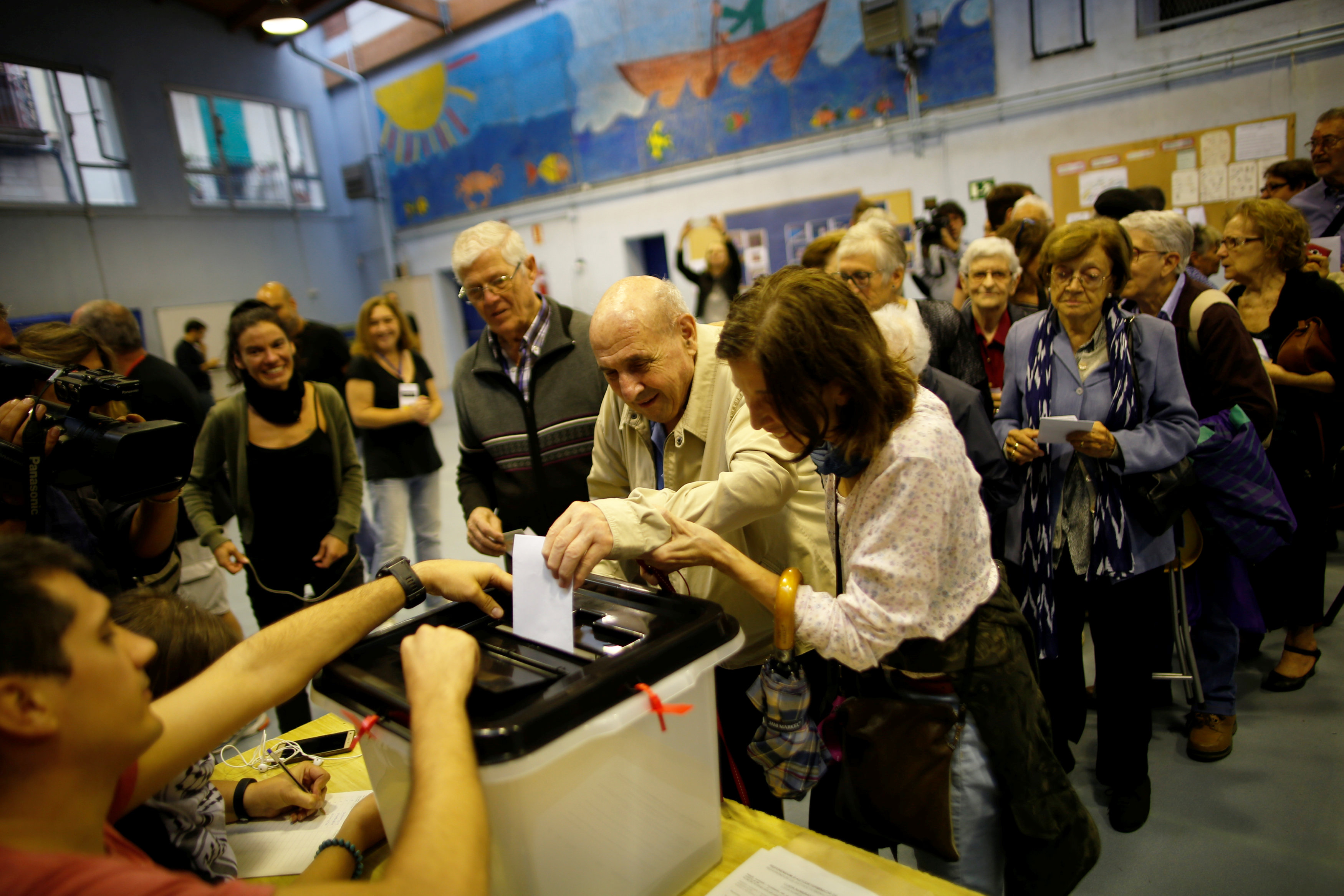 لحظه‌به‌لحظه با همه‌پرسی کاتالونیا؛ رأی‌گیری آغاز شد
