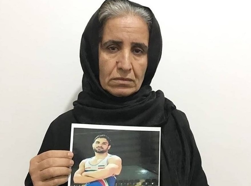 والدة نويد أفكاري: عجلة النظام الإيراني