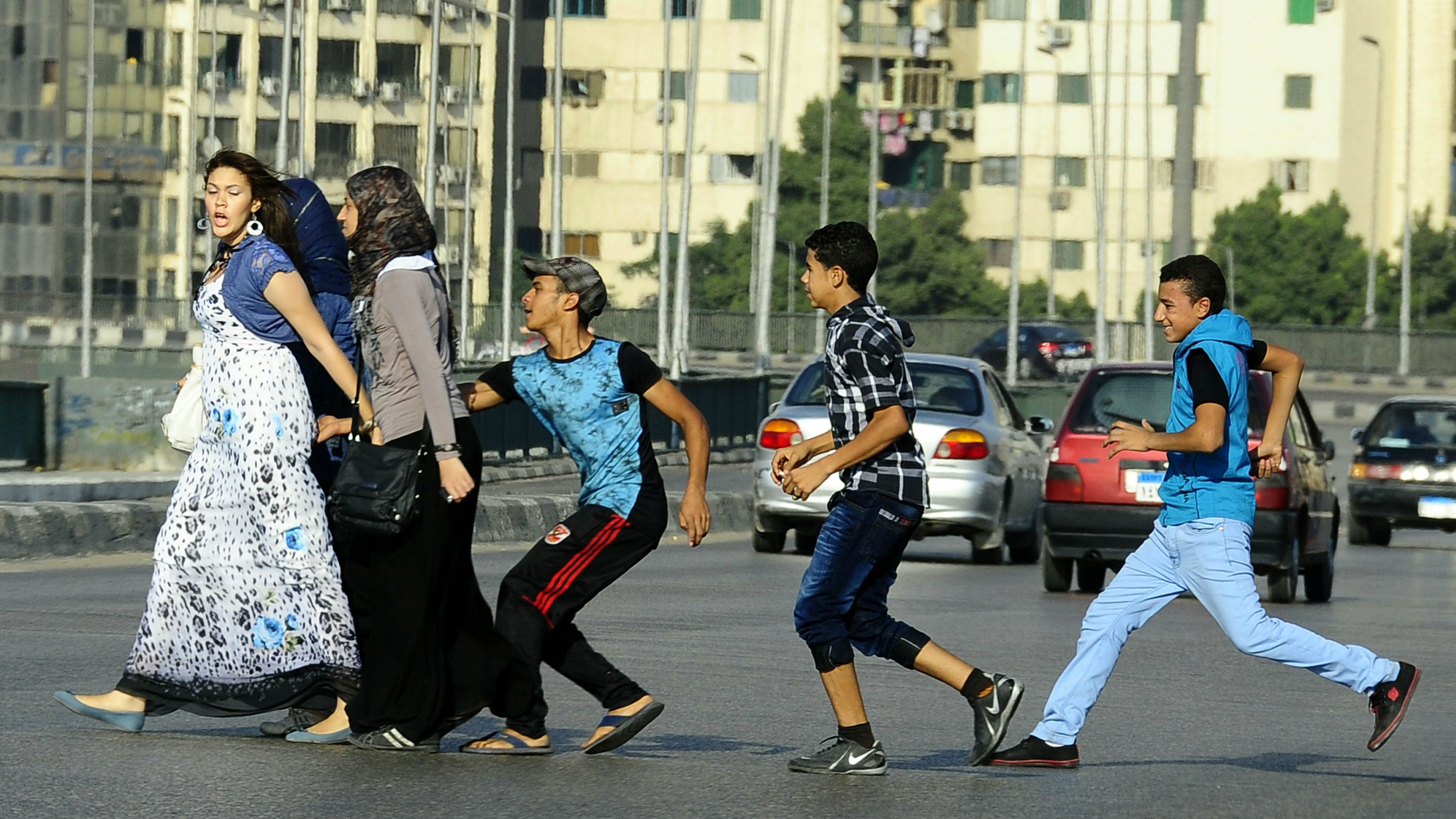 اختراع اَپ مقابله با آزارهای جنسی برای زنان مصری | ایران اینترنشنال