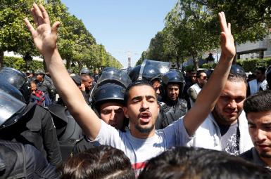 وزارت کشور تونس روز دوشنبه ۲۵ دی ماه، از بازداشت بیش از ۹۳۰ نفر از شرکت‌کنندگان «تظاهرات علیه گرانی» خبر داد. 