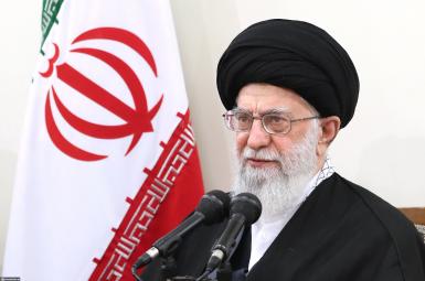 علی خامنه‌ای، رهبر جمهوری اسلامی ایران، در دیدار اعضای ستاد مرکزی کنگره چهارده هزار شهید جامعه‌ی کارگری کشور