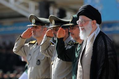 علی خامنه‌ای در مراسم دانش‌آموختگی دانشجویان افسری دانشگاه امام حسین