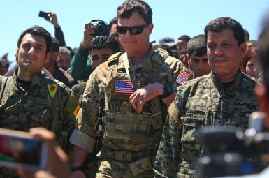 نیروهای کرد سوری در کنار نیروهای آمریکایی