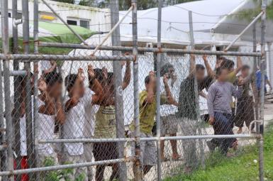 مرکز نگهداری پناهجویان در جزیره‌ی مانوس