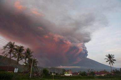 کوه آتش‌فشان آگونگ در جزیره بالی اندونزی