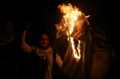 آتش‌زدن تصویر دونالد ترامپ در نوار غزه