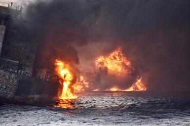 نفتکش سانچی پس از ۹ روز شعله ور شدن در آب‌های ساحل شرق چین  با ۲۹ پرسنل در دل دریا فرو رفت و امید تمام مردم ایران بخصوص خانواده‌های آنان را نا‌امید کرد.  