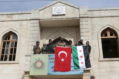 نیروهای نظامی ترکیه در کنار افراد «ارتش آزاد سوریه» در عفرین