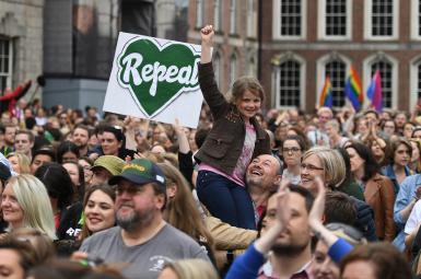   همه‌پرسی ایرلند با اعلام پیروزی موافقان تغییر قانون سقط جنین