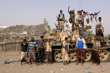 جنگجویان محلی وفادار به دولت قانونی یمن در نزدیکی شهر حدیده