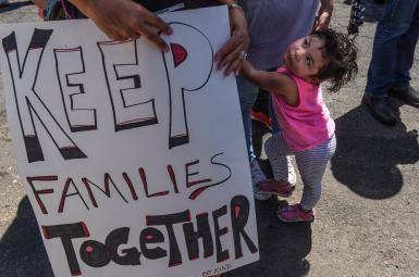 خشم فعالان مدنی آمریکا از سیاست جداکردن کودکان از والدین مهاجر