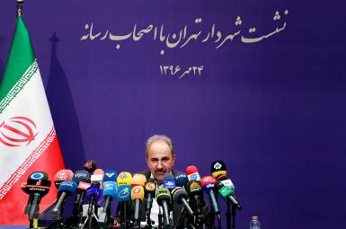 محمد علی نجفی، شهردار تهران در اولین نشست خبری خود، از  شایعه ممنوع التصویرشدن خود در صدا و سیما  خبر داد