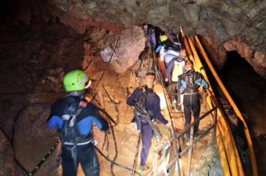 نجات چهار نوجوان تایلندی گرفتار در غار