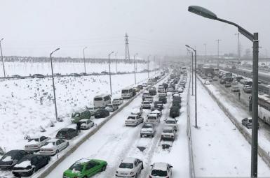بارش برف محورهای اصلی ارتباطی میان مازندران و تهران را مسدود کرد