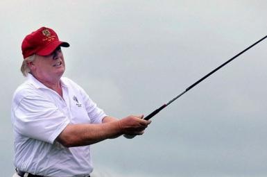 ترامپ در حال بازی گلف