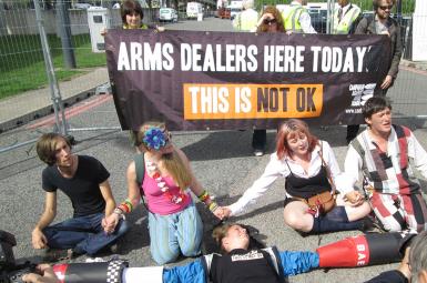 تظاهرات علیه نمایشگاه تسلیحاتی در لندن