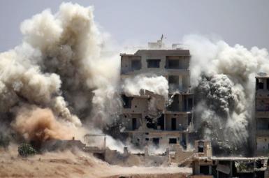 حملات موشکی به مواضع داعش در شهر میادین سوریه