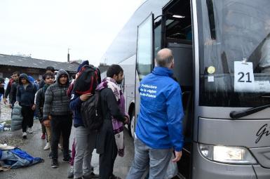 تخلیه‌ی دوهزار مهاجر از اردوگاهی در شمال پاریس