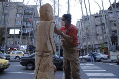 خلق آثار هنری از درختان مرده خیابان ولی‌عصر تهران