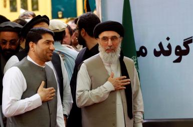 گلبدین حکمتیار، رهبر حزب اسلامی افغانستان در گرماگرم خطبه‌های نماز جمعه هرات