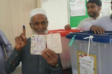 A senior citizen voting in a small town in Sistan-Baluchistan province, June 18, 2021