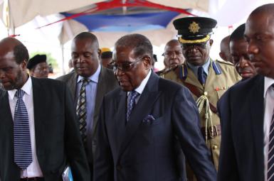  حضور موگابه در انظار عمومی