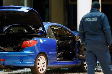 در شب کریسمس، یک مرد ۵۸ ساله با خودروی خود که حامل مواد آتش زا بود به دفتر اصلی حزب سوسیال دمکرات آلمان در برلین حمله کرد.