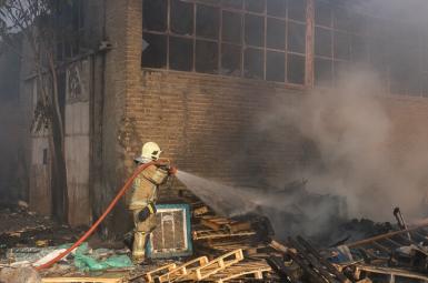 آتش‌سوزی در دو انبار کالا در جنوب تهران