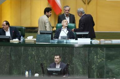 علیرضا آوایی، وزیر دادگستری در جلسه طرح سؤال درمورد حصر در مجلس