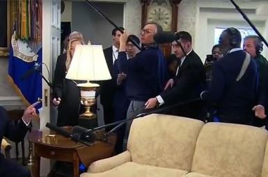 نشست ترامپ با خبرنگاران در دفتر کارش
