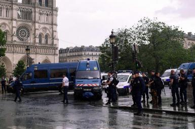 حمله مهاجم در پاریس