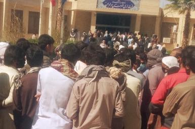 Protesters sack the governor's headquarters in Baluchistan, Iran. February 23, 2021