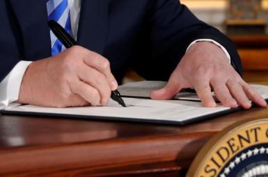 President Donald Trump signing the US withdrawal from the JCPOA. May 8, 2018