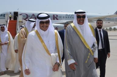 شیخ محمد بن‌عبدالرحمن آل‌ثانی، وزیر خارجه‌ی قطر و هپیمانانش را به شیخ صباح الاحمد الجابر الصباح امیر کویت