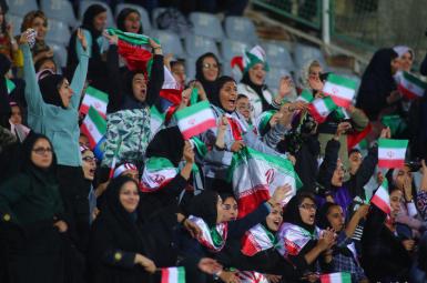 حضور گروهی از زنان ایرانی در ورزشگاه آزادى در بازی دوستانه تیم‌ملی ایران و بولیوی