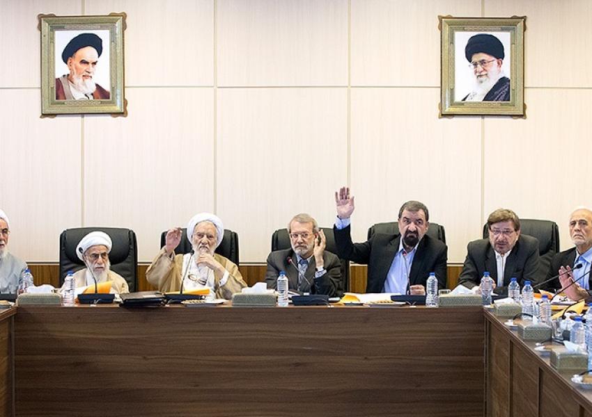 جلسه رأی‌گیری در مجمع تشخیص مصلحت برای قانون حضور اقلیت‌های دینی و مذهبی در شوراها