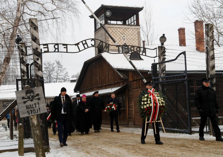 مراسم یادبود ۷۴مین سالگرد آزادسازی اردوگاه آشویتس در آن مکان