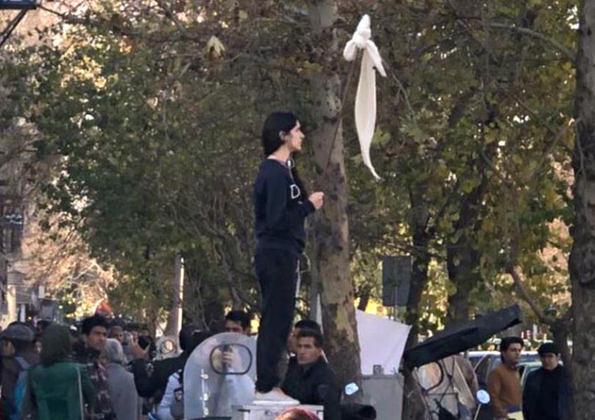 نه به حجاب اجباری، کارزاری از ۸ مارس تا ۶ دی | ایران اینترنشنال