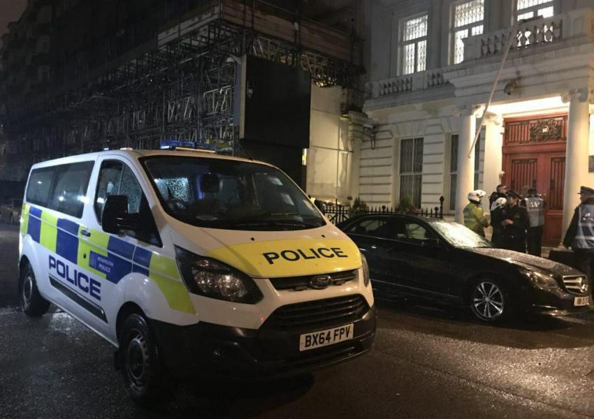 پلیس در اطراف سفارت ایران در لندن