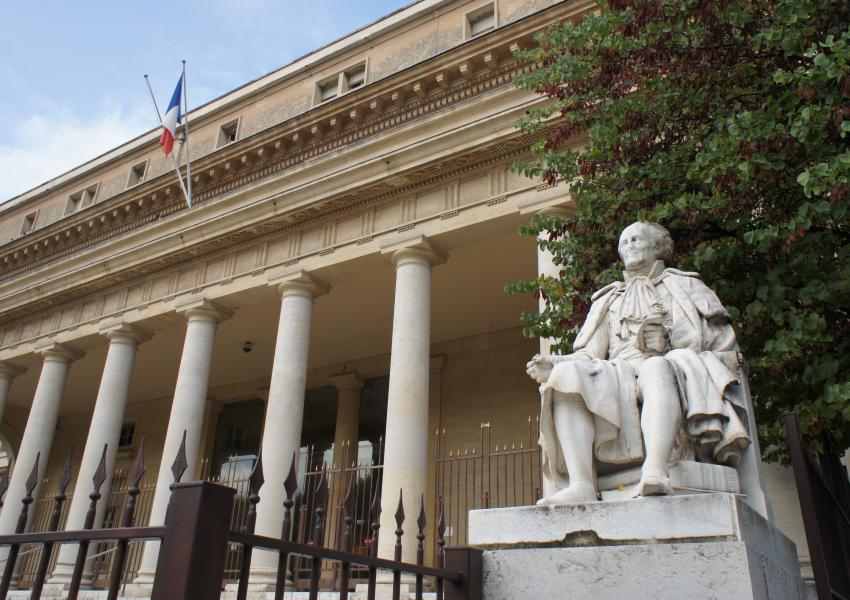 دادگاه تجدیدنظر اکس-آن-پرووانس در فرانسه