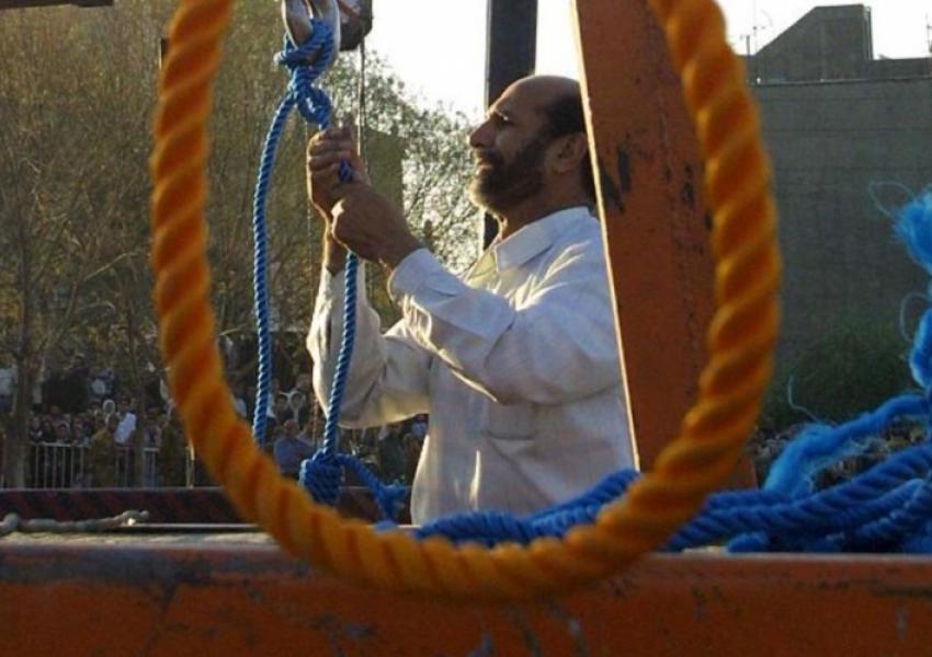 Execution by hanging being prepared in the Islamic Republic. Undated