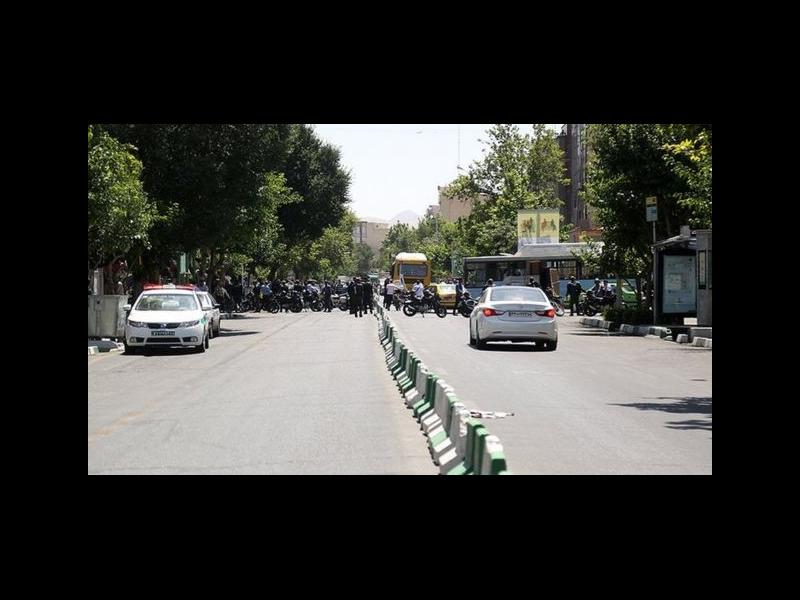 خیابان‌های اطراف مجلس ایران در بهارستان بسته شده است